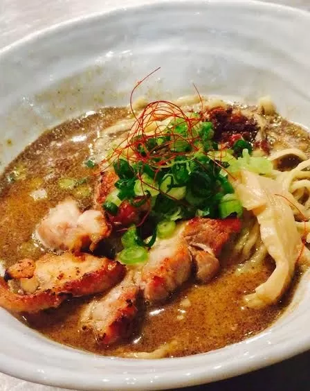 ラーメン屋 【バサノバ】 のグリーンカレーソバ